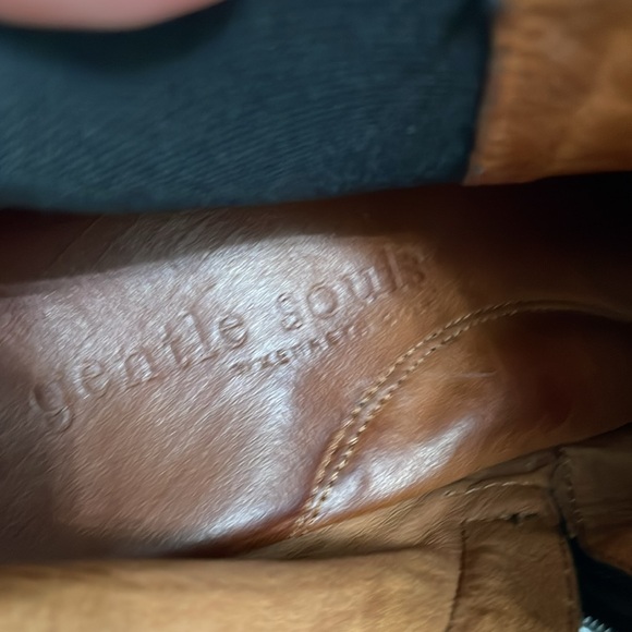 Women’s size 9 Gentle Souls by Kenneth Cole Soft Black Leather boots w zippers - Picture 9 of 10